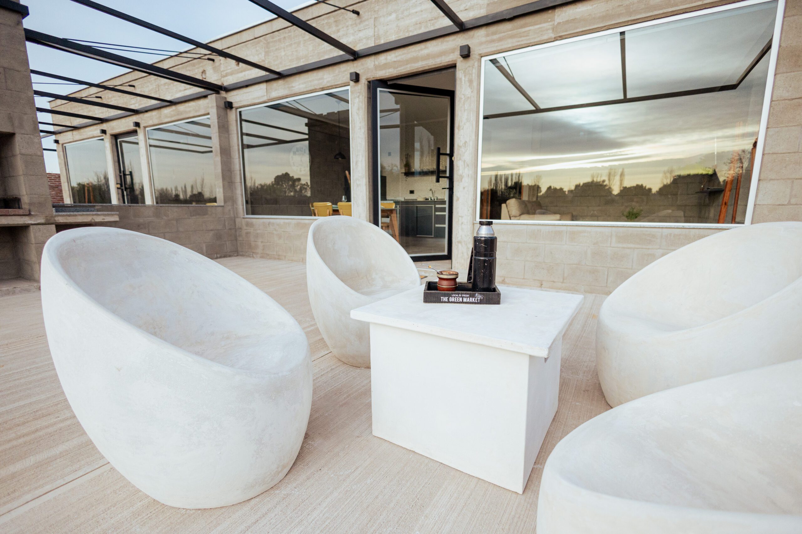 Parque verde con churrasquera - Apartamentos Villa Lorenzo san rafael mendoza